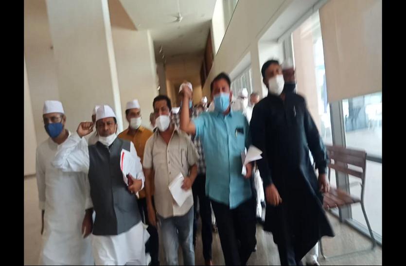 Gujarat vidhan sabha: स्कूल फीस माफी को लेकर कांग्रेस का सदन से वॉकआउट