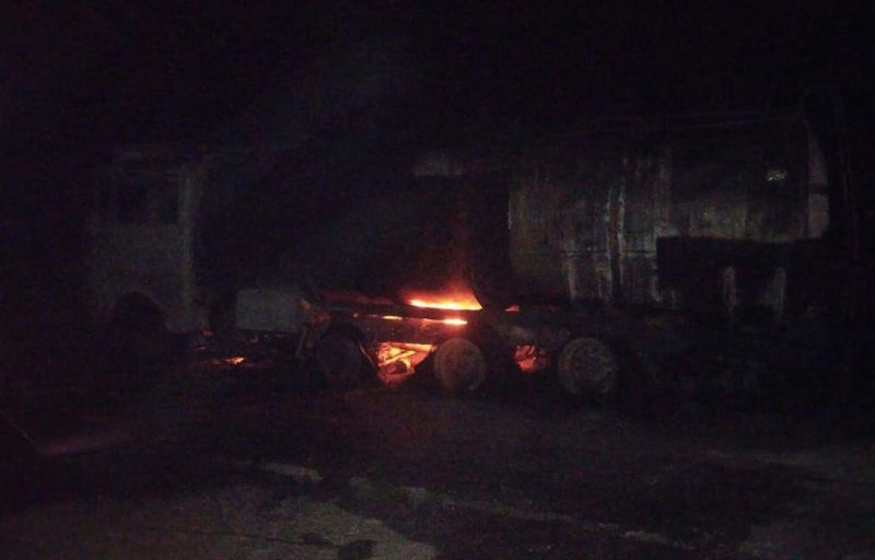 होटल के बाहर खड़े कैमिकल से भरे टैंकर में भीषण आग