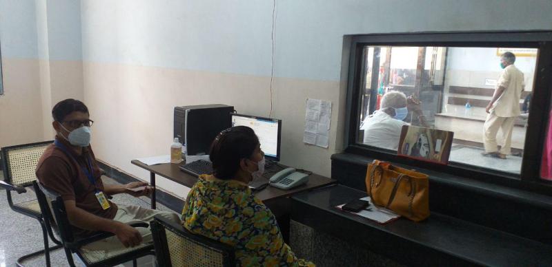 कोविड-19 वार रूम, मदद के फोन का रहा इंतजार