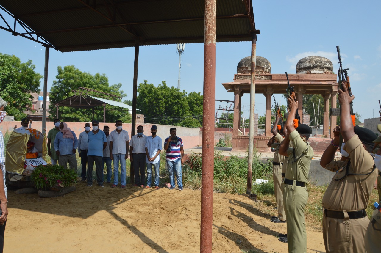 सीमा सुरक्षा बल ने पूर्व कमांडेंट कानसिंह को सम्मान के साथ दी अंतिम विदाई