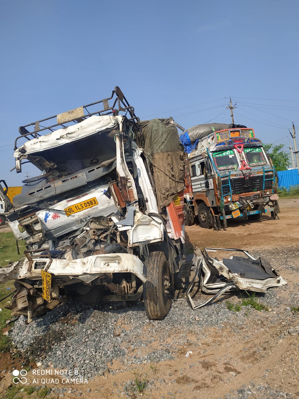 चिरुला थाना क्षेत्र के आरटीओ बैरियर पर हादसा  Truck collided with rear in container, driver seriously injured, news in hindi, mp news, datia news
