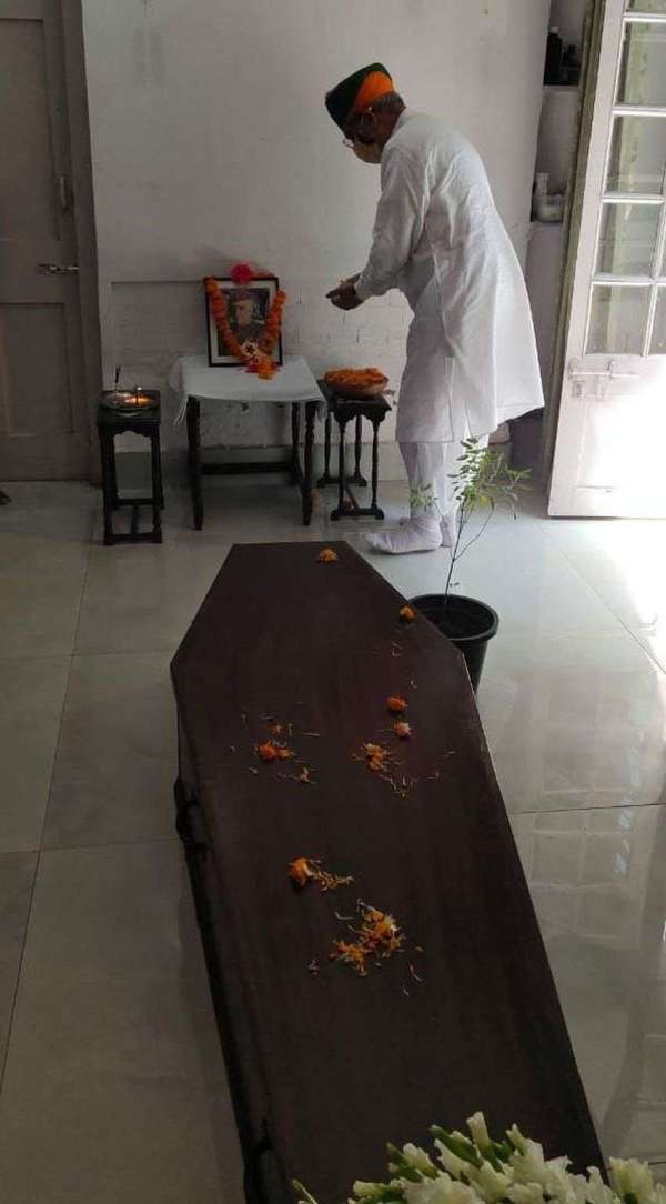 पूर्व केन्द्रीय मंत्री जसवंत सिंह जसोल के निधन पर प्रधानमंत्री सहित इन नेताओं ने दी श्रद्धाजंलि, देखें तस्वीरें...