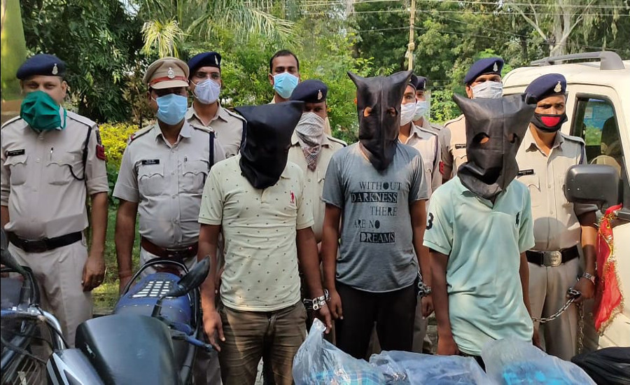 रायपुर से बुकिंग पर आए स्कॉर्पियो मालिक की हत्या कर सडक़ पर फेंकी लाश, झारखंड के 3 शातिर अपराधी गिरफ्तार