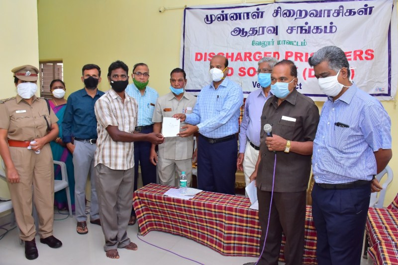 रिहा हुए कैदियों को भी समाज में शामिल करें : कलक्टर