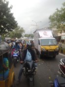 हर जगह जुट रही है भीड़, बढ़ रहा है संक्रमण