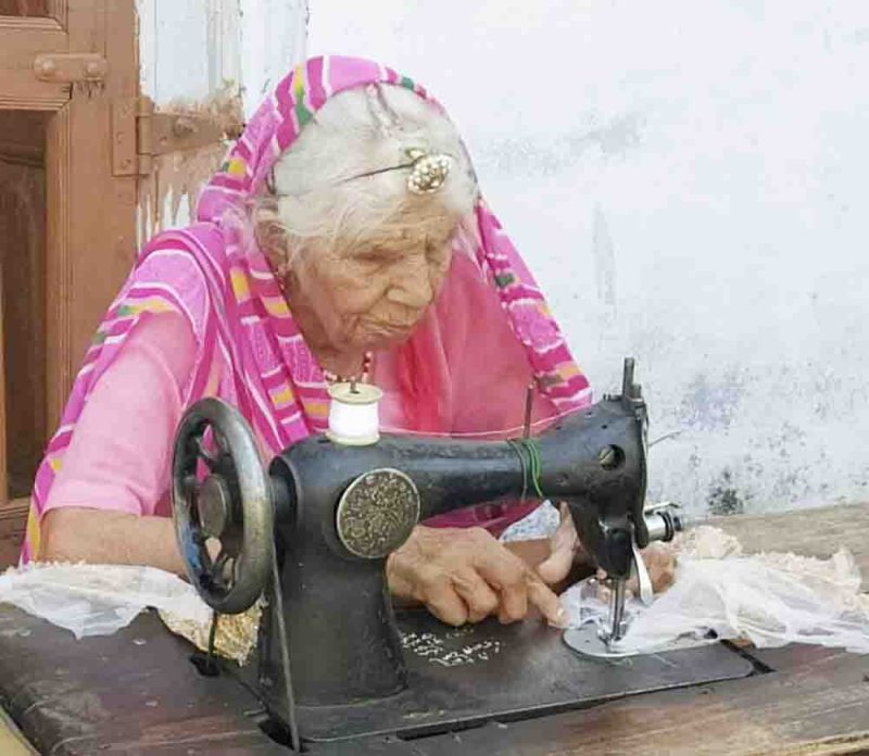 अस्सी के पार, फिर भी सभी काम अपने हाथ