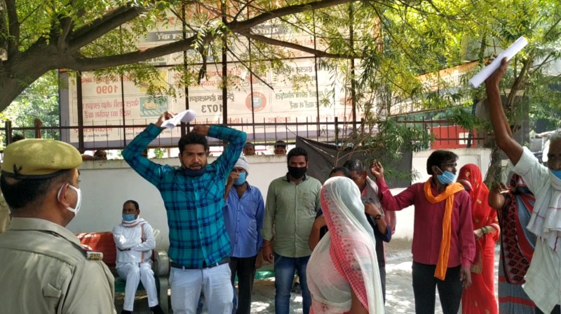 एक दर्जन से ज्यादा पुलिसकर्मी पहुंच गये दलित के घर और फिर...