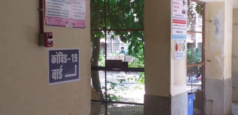 अस्पताल पर बढ़ता संक्रमण का दबाव, फैलता जा रहा कोरोना वार्ड