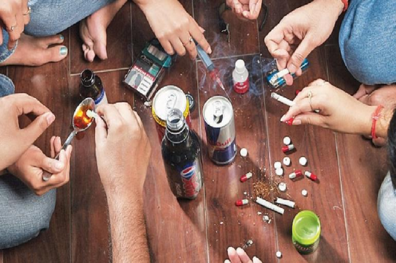 ड्रग विक्रेताओं का खुलासा- फिल्मों और गानों में ड्रग के जिक्र से कैसे बढ़ती है खपत, लेने वाले ही बनते हैं पैडलर