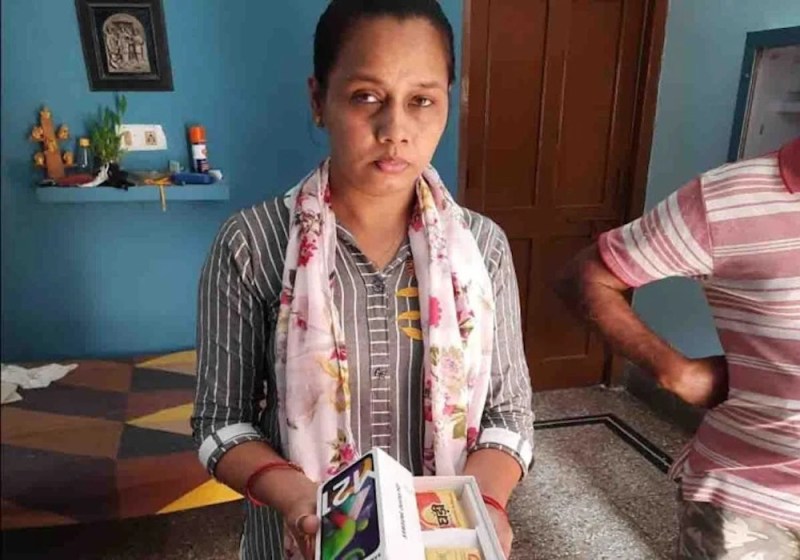 UP Top Ten News: 14 हजार के मोबाइल के बदले मिली घड़ी डिटर्जेंट साबुन