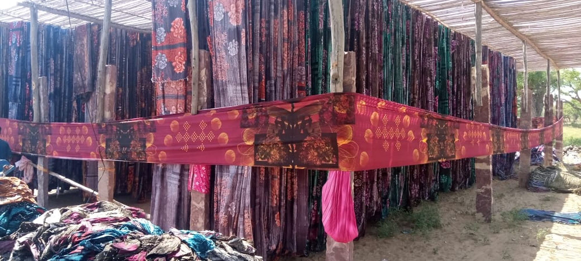 खेत में कपड़े की धुलाई ईकाइ सील