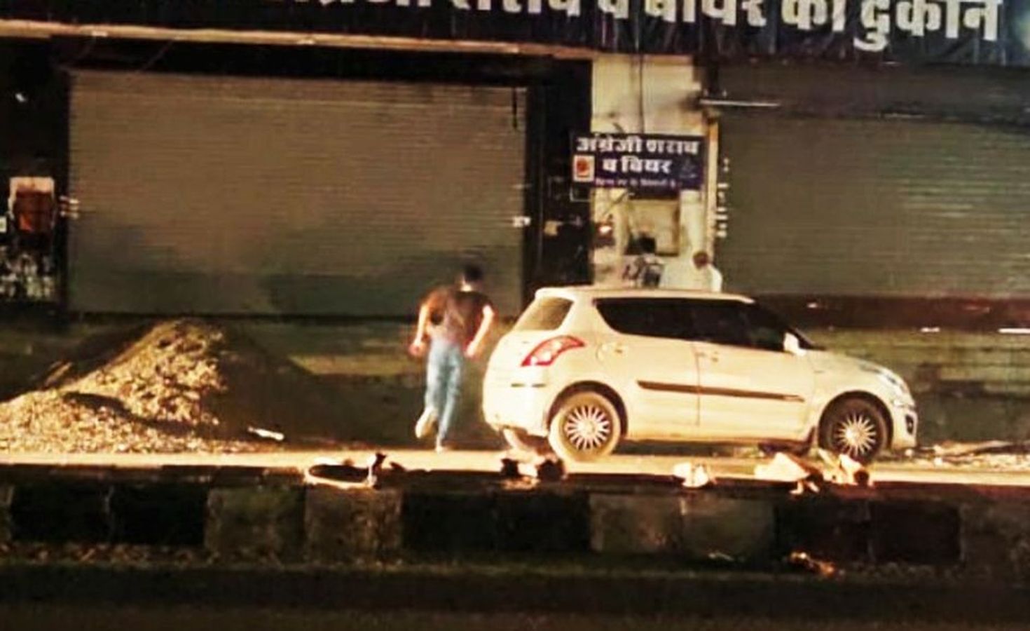 शुष्क दिवस पर चार दुकानों पर शराब की अवैध बिक्री, 4 अफसरों पर कार्रवाई