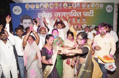 राजग में नीतिश का नेतृत्व अस्वीकार, चिराग पासवान ने की अलग चुनाव की घोषणा