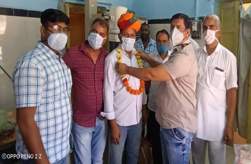 पंचायत चुनाव जनसंपर्क में अब प्रत्याशी पति का नया पद सृजित!