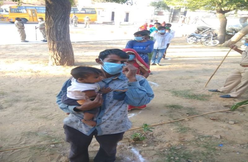 धोद की 57 ग्राम पंचायतों में मतदान शुरू होने के साथ लगी कतारें, फैसला शाम तक