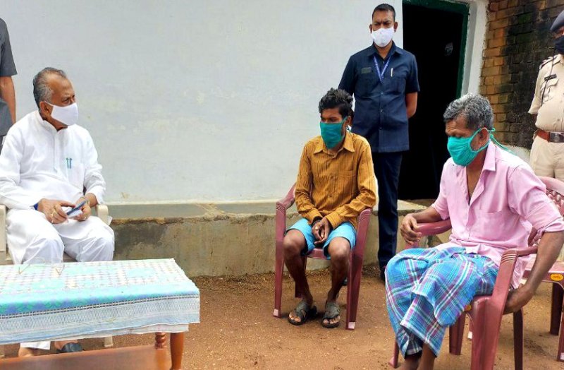 पत्रिका खबर का असर: किसान की आत्महत्या के बाद जागी सरकार, तीन कीटनाशक दवा दुकानों में दबिश, कृषि विभाग ने डाला गांव में डेरा