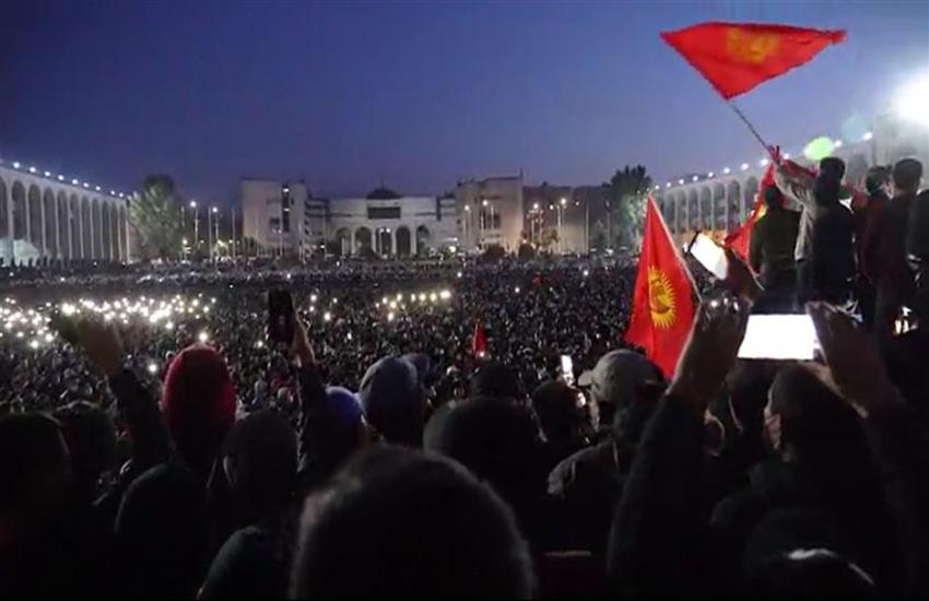 protest_entered_parliament_in_kyrgyzstan.jpeg