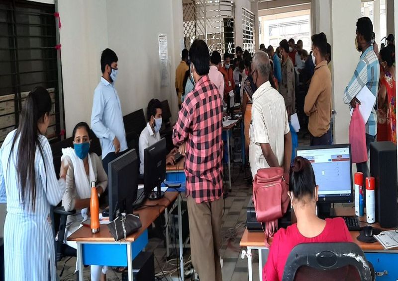 स्ट्रीट वेंडरों को मिला डिजीटल कार्ड