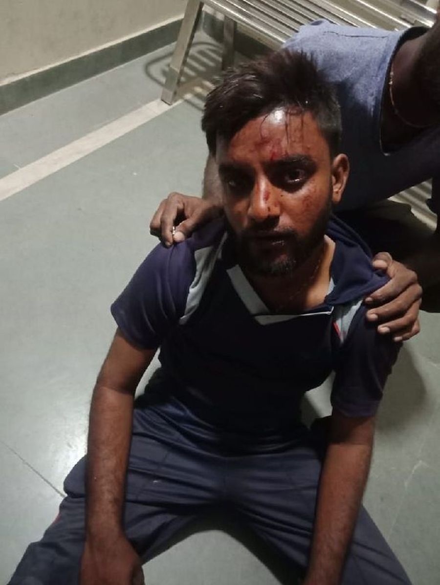 जीत के बाद नारेबाजी को लेकर पथराव, तीन घायल