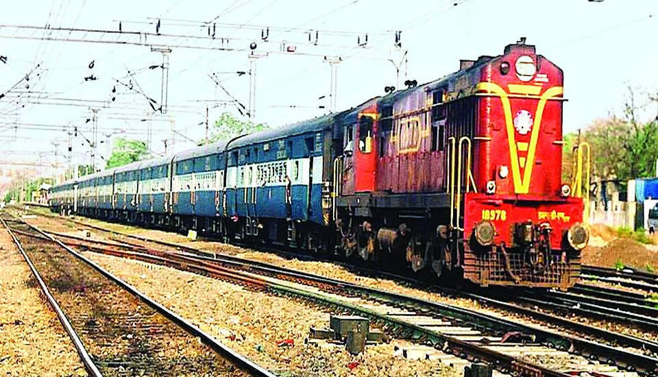 गांधीधाम स्पेशल का समय बदला, अहमदाबाद और मुम्बई की ट्रेनें अब हर दिन