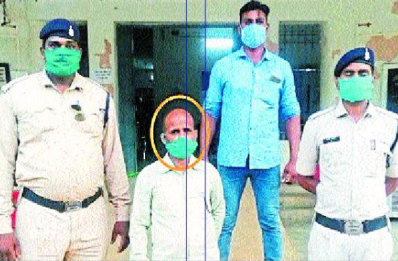 प्रधानमंत्री फसल बीमा के नाम पर किसानों को ठगने वाला आरोपी बेमेतरा में गिरफ्तार, फर्जी फॉर्म भरवाकर लिया था लोगों को झांसे में