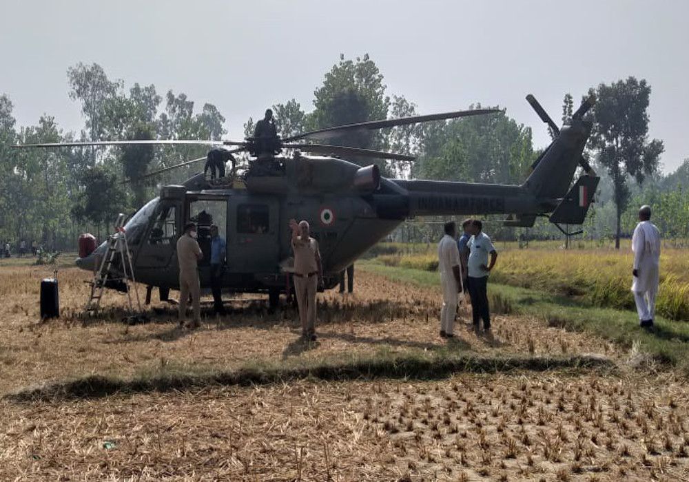 सहारनपुर में भारतीय वायुसेना के हेलीकॉप्टर की एमरजेंसी लैंडिंग