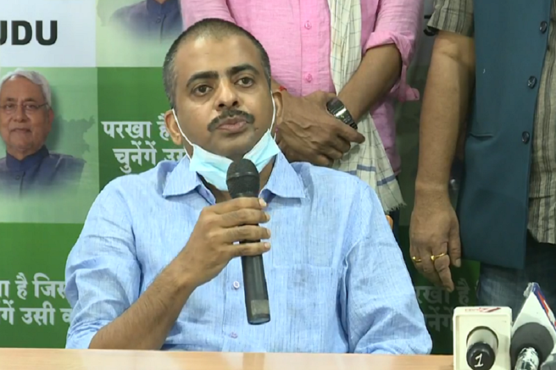 लालू प्रसाद यादव की RJD की बढ़ी मुश्किल, रघुवंश प्रसाद सिंह के बेटे सत्य प्रकाश JDU में शामिल