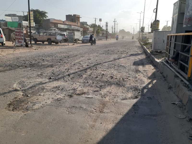 INDUSTRY-----टूटी सड़कें देख फिसला करोडों का निवेश
