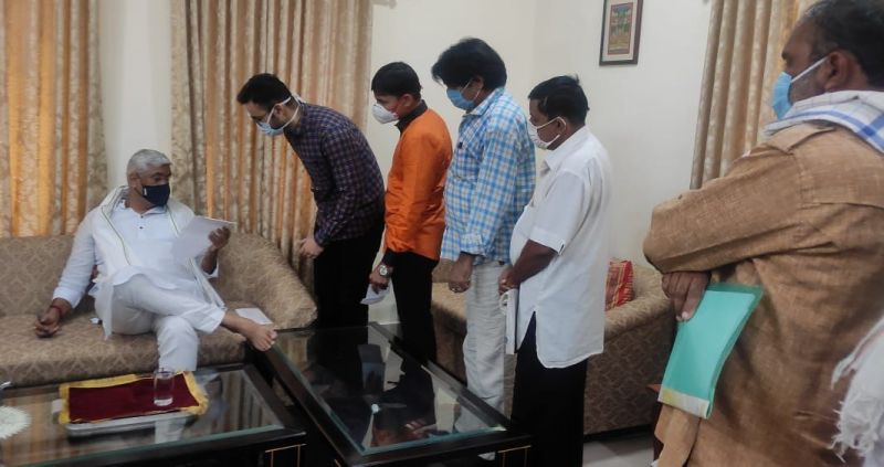 कोरोना आपदा के समय केवल भाजपा कार्यकर्ता मदद को निकले, जनसुनवई में आमजन से मिले केन्द्रीय मंत्री शेखावत