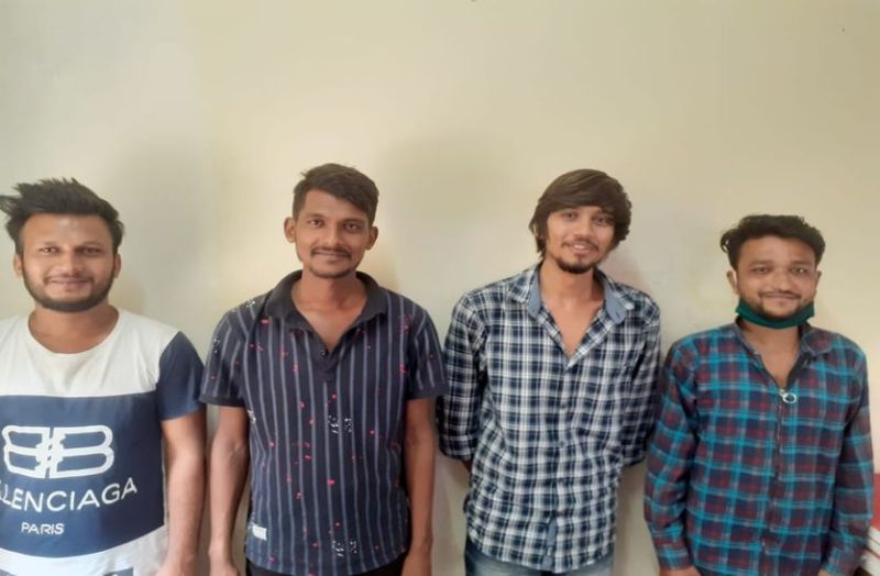 आईपीएल क्रिकेट मैच पर सट्टा लगाते हुए 4 सटोरिए गिरफ्तार