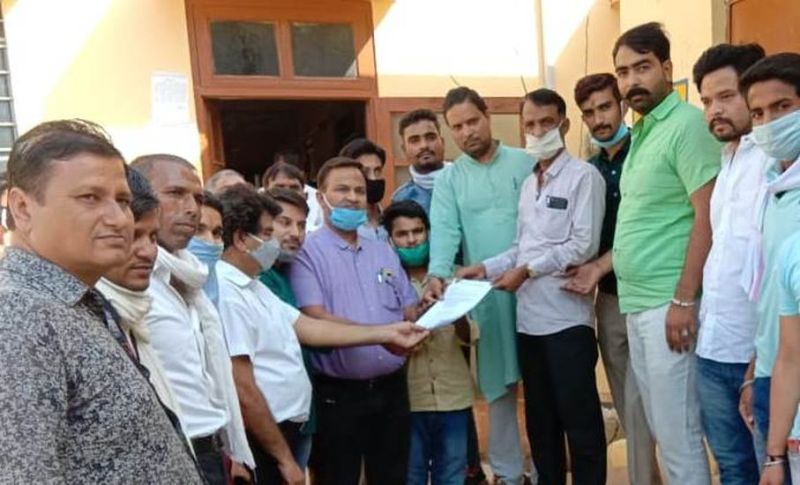 पुजारी को जिंदा जलाने की घटना पर आक्रोश