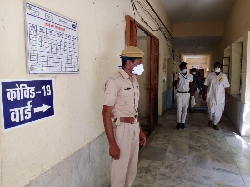 कोरोना: बाड़मेर में महीने दर महीने पॉजिटिव का ग्राफ गिरा, मौतों का चढ़ा