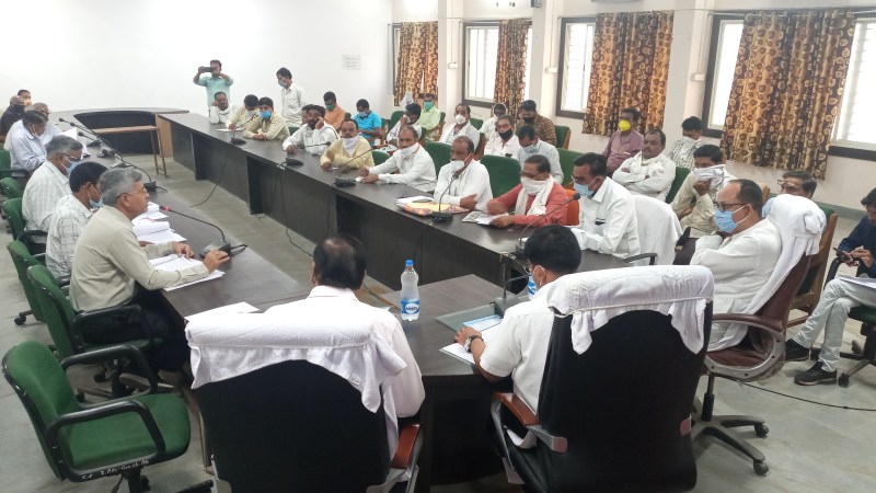 जिला जल उपयोगिता समिति की बैठक- किसानों ने दो दिन बाद पानी छोडऩे की मांग रखी