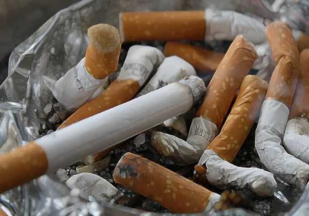 धूम्रपान पड़ सकता है महंगा, स्मोकिंग की आदत बढ़ा सकती है आपके इंश्योरेंस का प्रीमियम, जानें क्या है नियम