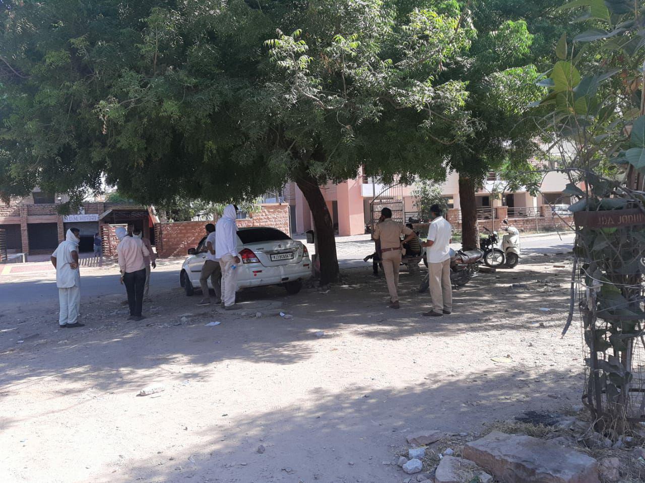 राह का रोड़ा बने पति पर करवाया प्राणघातक हमला, हुई मौत