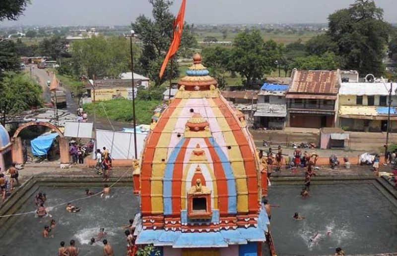 देवगुराडिय़ा मंदिर की बेशकीमती जमीन पर कब्जा