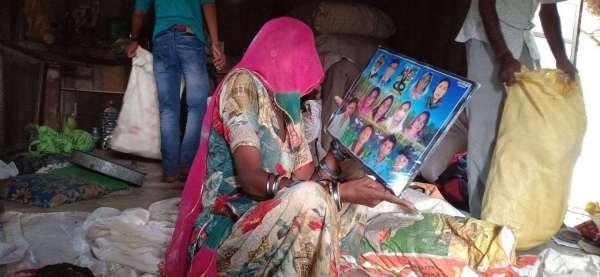 इंसाफ के लिए आंसू बहा रहे पाक विस्थापित, देखें तस्वीरें...