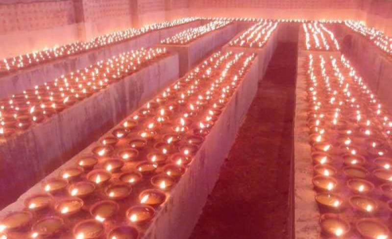 देवी मंदिरों में प्रज्ज्वलित हुए मनोकामना ज्योति कलश, कोरोना काल में घरों में ही माता की आराधना