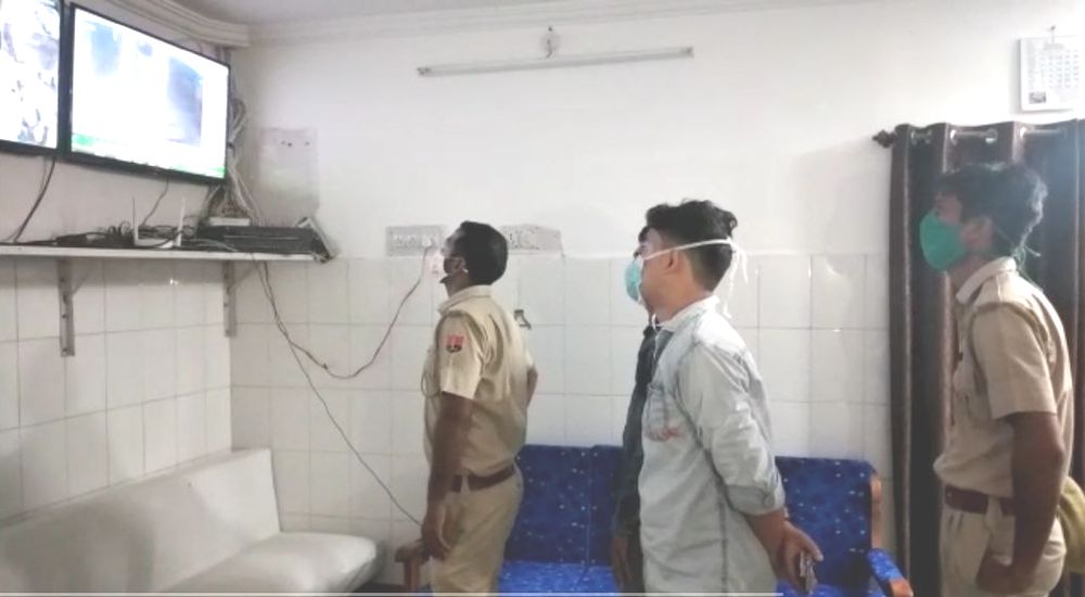 बांसवाड़ा : अस्पताल में कोविड टेस्ट कराने के लिए लाए गए दो अपराधी पुलिस हिरासत से भागे