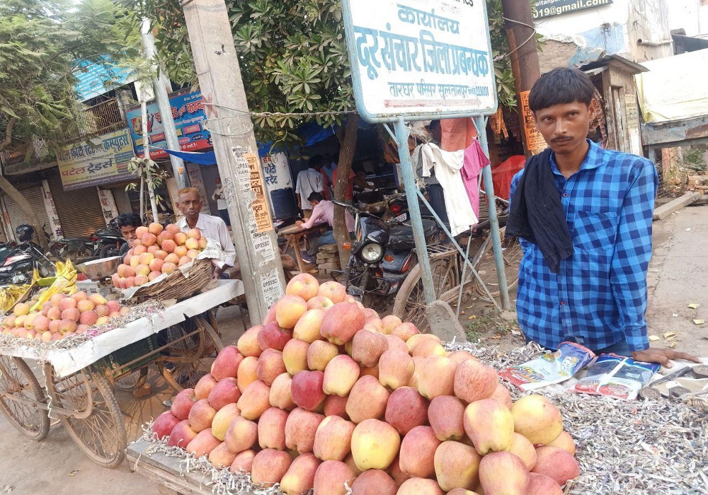 नवरात्र में महंगी हुई फलाहार की थाली, 60 में केला 200 रुपए में बिक रहा संतरा, देखें- रेट लिस्ट