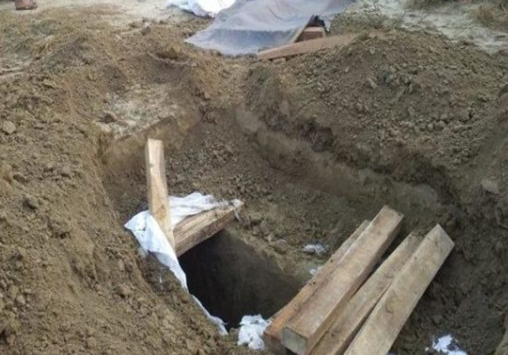 कब्र में दफन मुर्दे का सिर चोरी पुलिस हैरान पर पत्नी रही खामोश