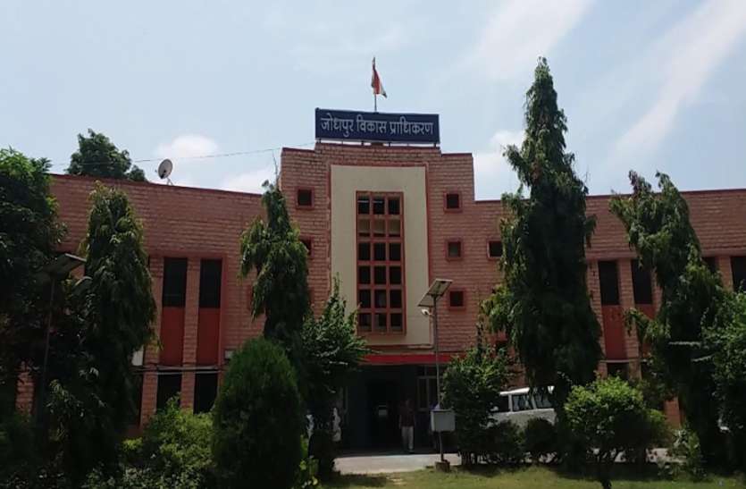 चुनाव प्रक्रिया के बीच रतनू एपीओ, चौधरी नए आयुक्त
