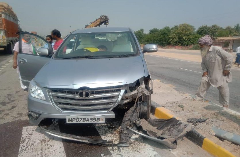 former minister Balendra Shukla injured in road accident