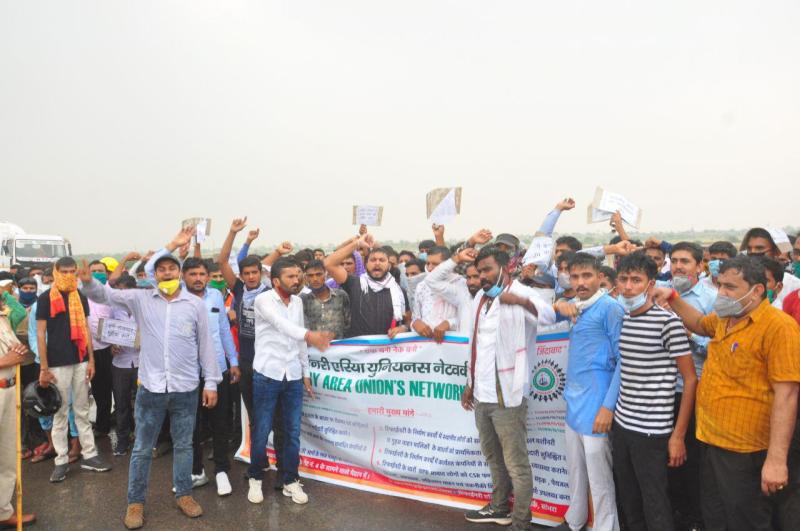 बाड़मेर रिफाइनरी के बंद करवा दिए गेट, विरोध प्रदर्शन, आश्वासन पर माने