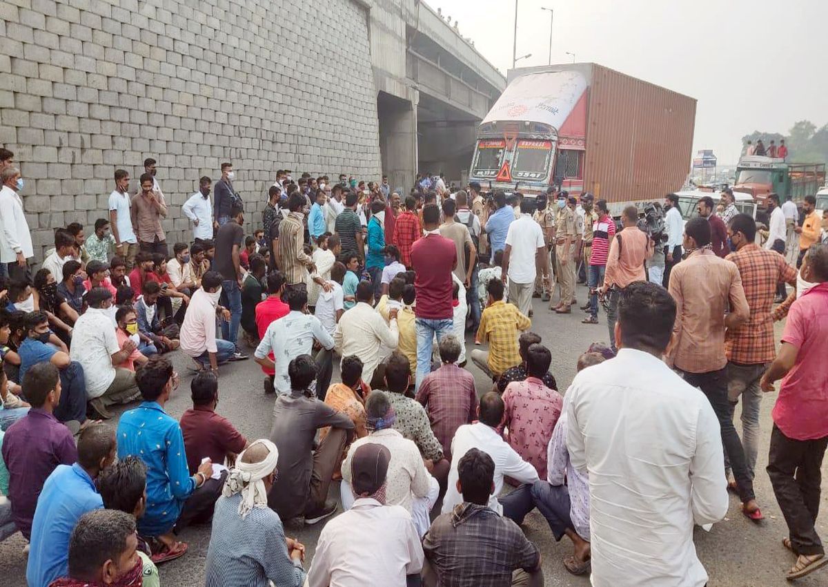ahmedabad :  हमले के दौरान गोली चलाने से चार जने जख्मी