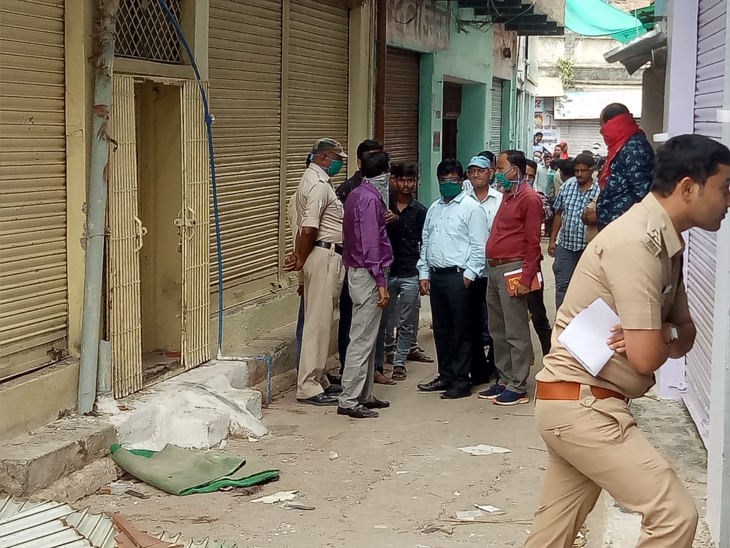 विस्फोट: भांडेर के सराफा बाजार में हुई दर्दनाक घटना   Three-storey house turned into rubble, three killed, news in hindi, mp news, datia news