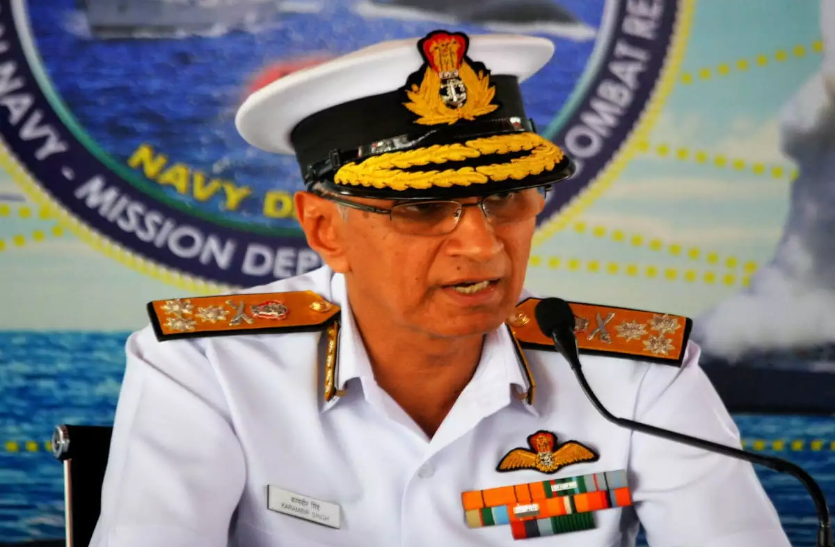 एडमिरल करमबीर सिंह ने समुद्र में होने वाले सैन्य ऑपरेशन तैयारियों की समीक्षा की