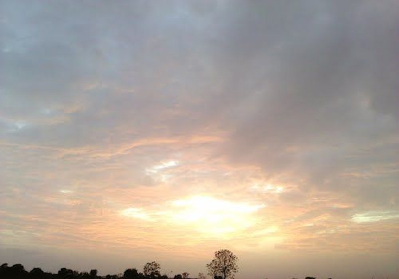 मौसम का रुख बदलाव की ओर, ठंडक ने दी दस्तक, दिन में हो रही धूप लेकिन तल्खी गायब