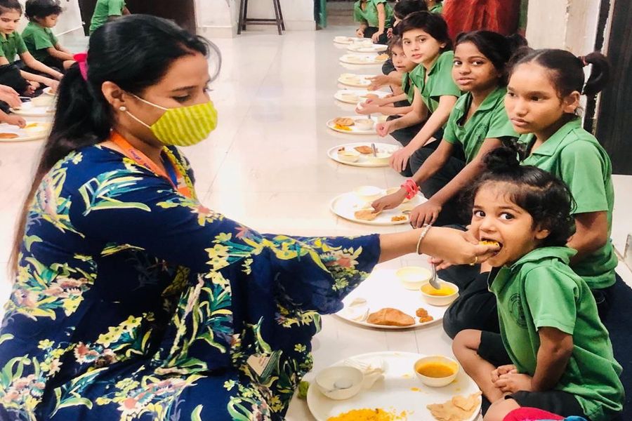 ऩवदुर्गा के रूप में कन्याओं का हुआ पूजन
