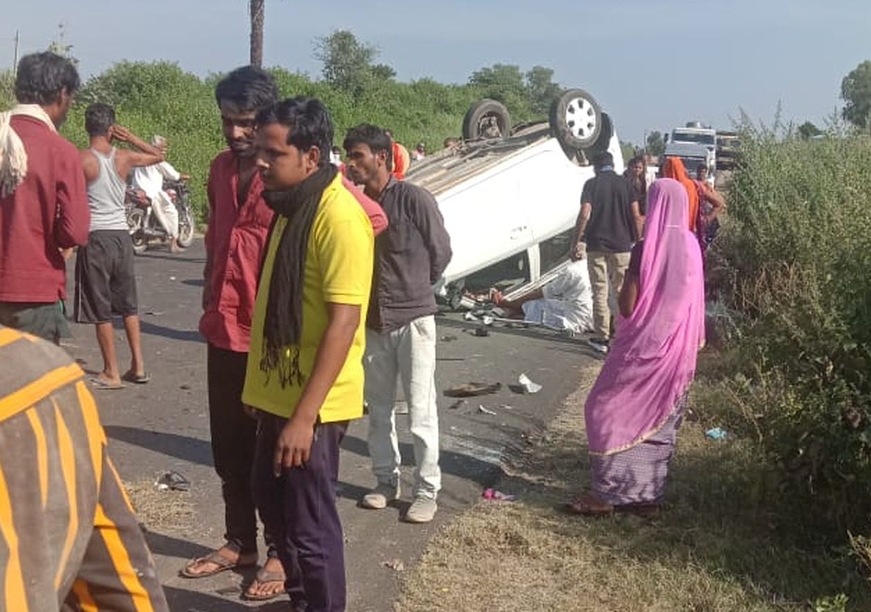 उदयपुर-बांसवाड़ा मार्ग पर कार और बाइक की जबरदस्त भिड़ंत, दो की मौत, चार गंभीर घायल
